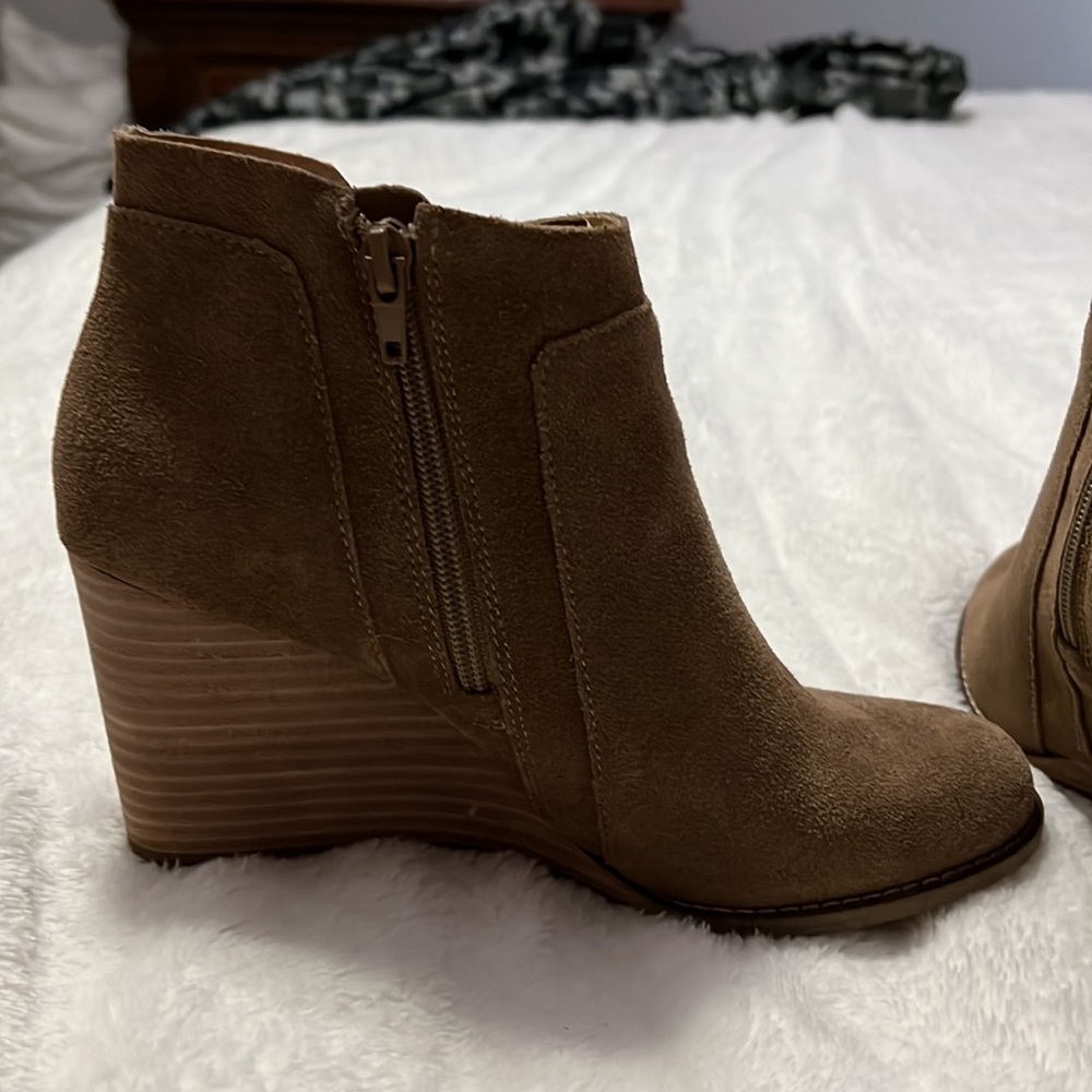 Closet Clearance!!! Lucky Brand Women's Brown Suede Ankle Boots - Picture 4 of 8